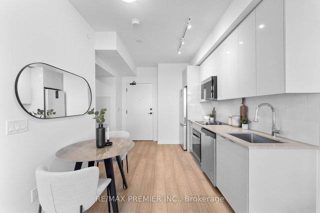 2206 - 474 Caldari Road