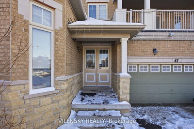 47 Township Avenue, Richmond Hill, Ontario image-0-3