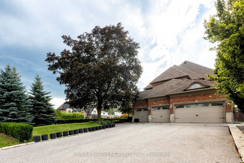 68 Maple Grove Ave, Richmond Hill, L4E 2X2 | Image 3