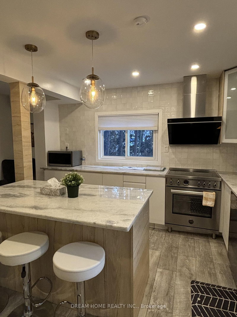 102 - 160 Olde Bayview Ave, Richmond Hill, L4E 3C6 | Image 3