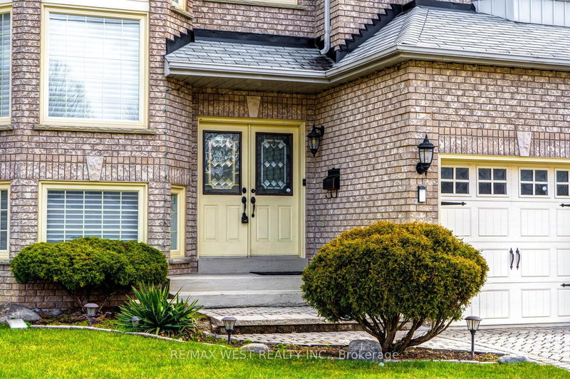 229 Baker Ave, Richmond Hill, L4C 1X8 | Image 3
