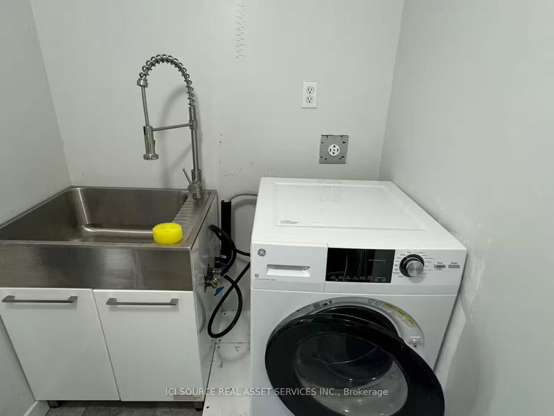 Basement - 27 Valley Tr, East Gwillimbury, L3Y 4V8 | Image 2