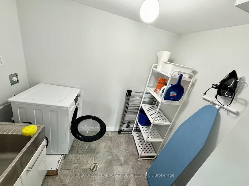 Basement - 27 Valley Tr, East Gwillimbury, L3Y 4V8 | Image 3