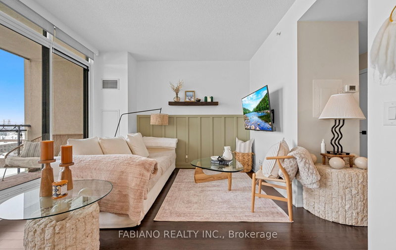 815 - 24 Woodstream Blvd, Vaughan, L4L 8C4 | Image 2