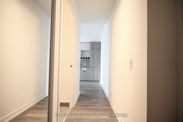 1910 - 950 Portage Parkway