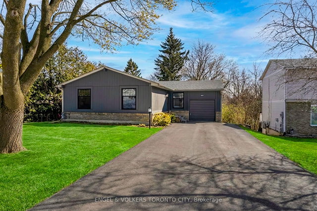 870 Boronia Crescent