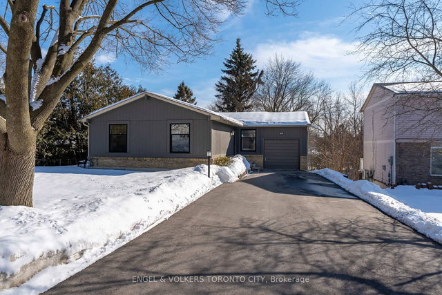 870 Boronia Crescent