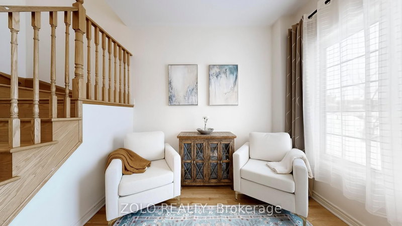 42 Foxberry Rd, East Gwillimbury, L9N 0P6 | Image 2