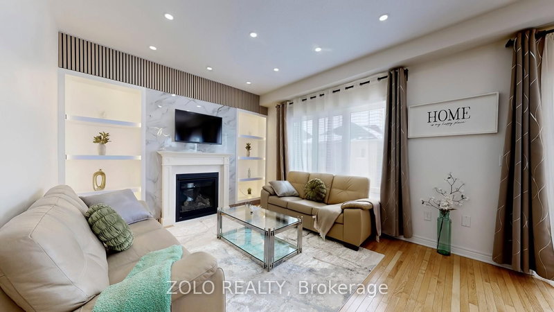 42 Foxberry Rd, East Gwillimbury, L9N 0P6 | Image 3