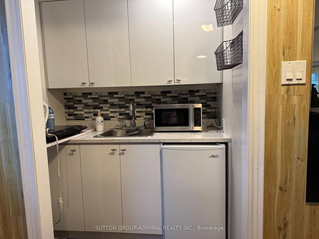 94 (Lower) - 82 Henderson Drive