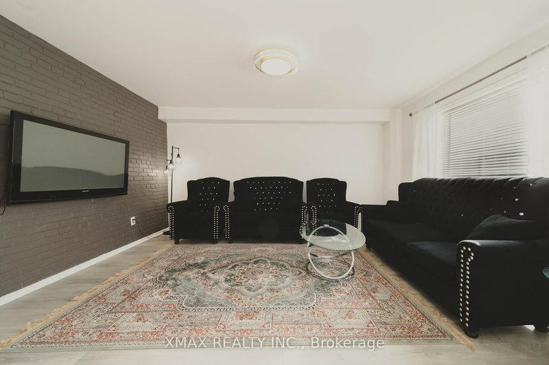 236 Flagstone Way, Newmarket, L3X 2Y2 | Image 3