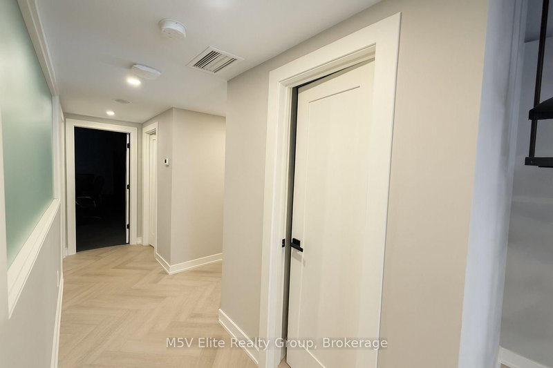 16 - 250 Regina Rd, Vaughan, L4L 8N2 | Image 3