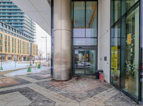 5809 - 950 Portage Parkway