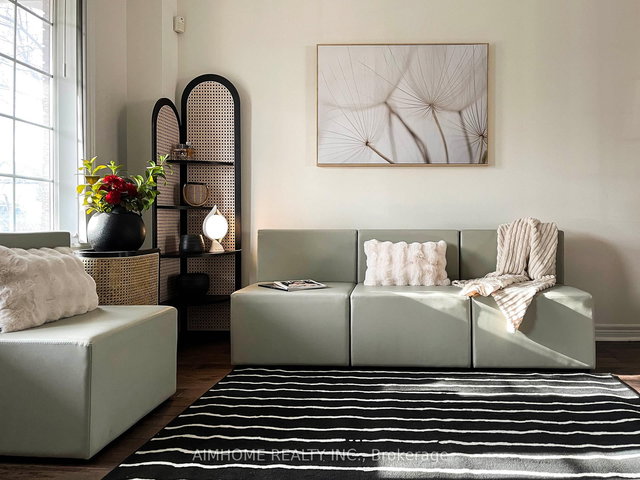 101 Grand Oak Drive E