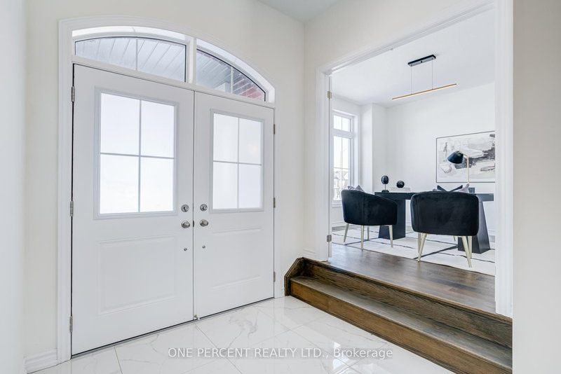 1093 Cole St, Innisfil, L9S 4R7 | Image 3