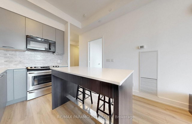 327 - 9471 Yonge Street