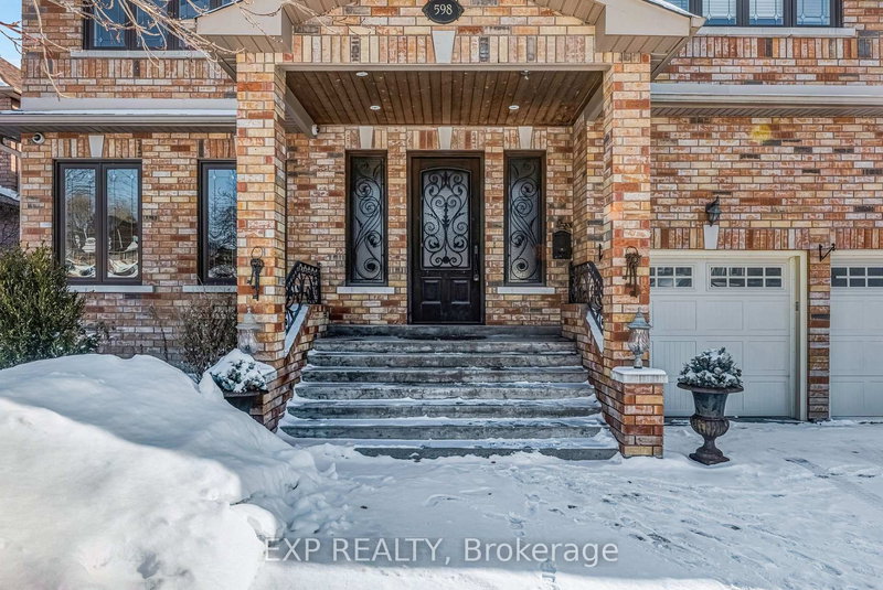598 Lyman Blvd, Newmarket, L3X 1V9 | Image 3