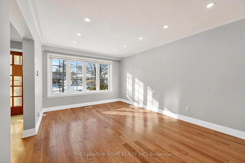 222 Elka Dr E, Richmond Hill, L4C 3A3 | Image 3