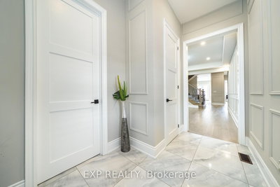 164 Milky Way Drive, Richmond Hill, Ontario image-0-4