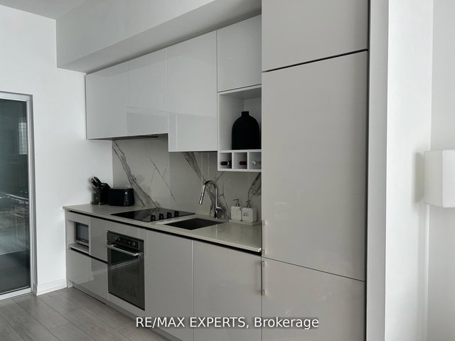 Th05 - 9 Buttermill Avenue W