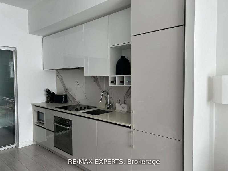 Th05 - 9 Buttermill Ave W, Vaughan, L4K 0M5 | Image 3