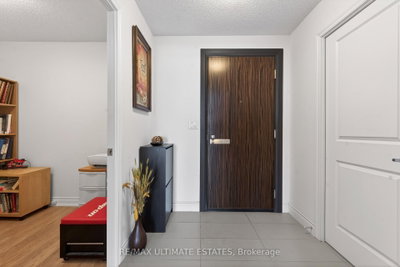 Unit 709 — 253 South Park Road — photo 4