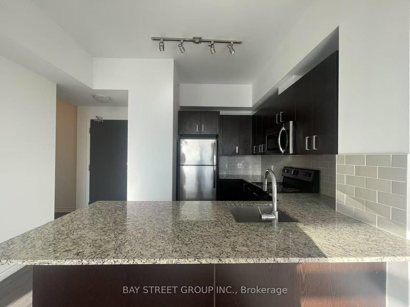 502 - 11611 Yonge St, Richmond Hill, L4E 1G2 | Image 3