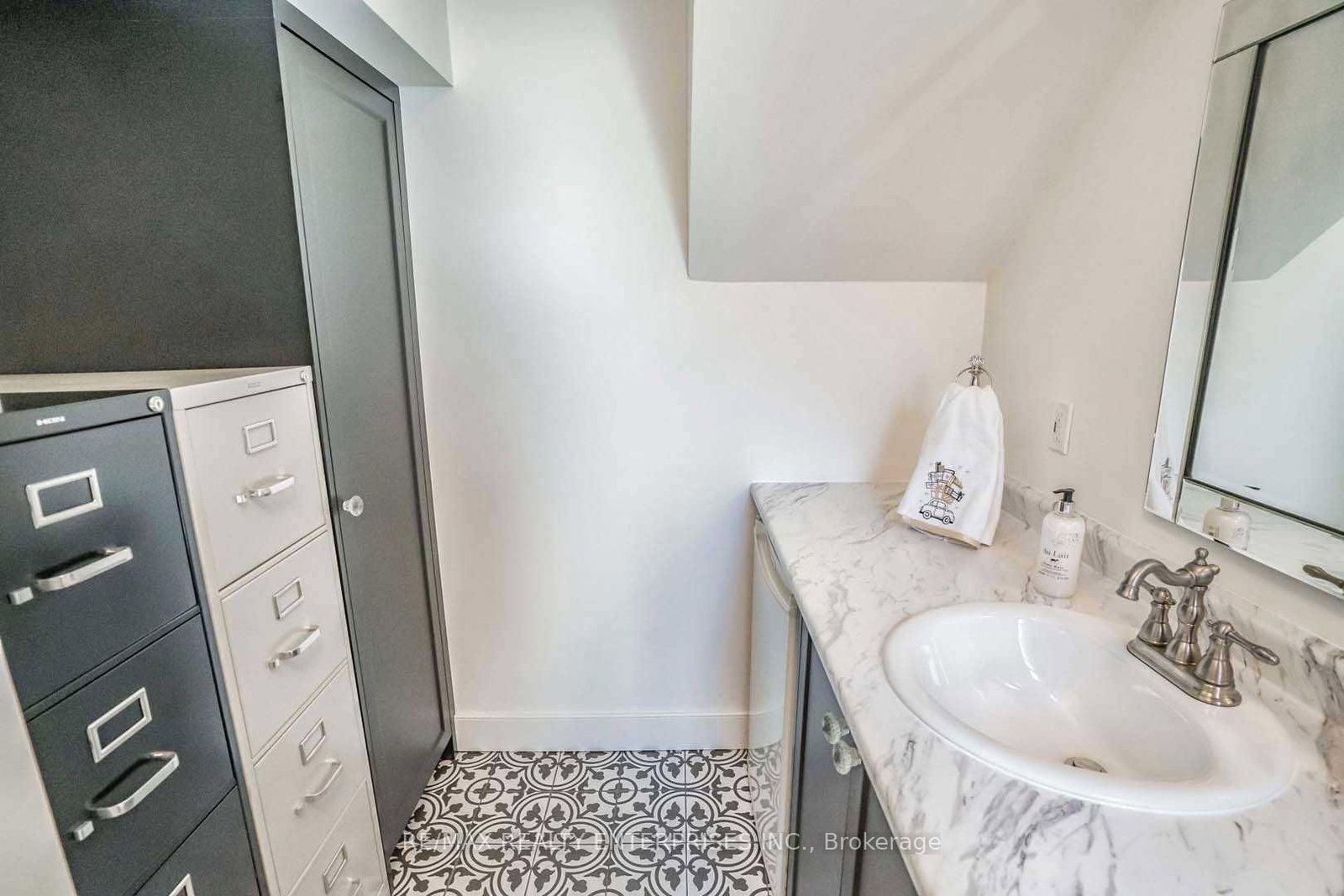 79 Main Street N - Photo 19