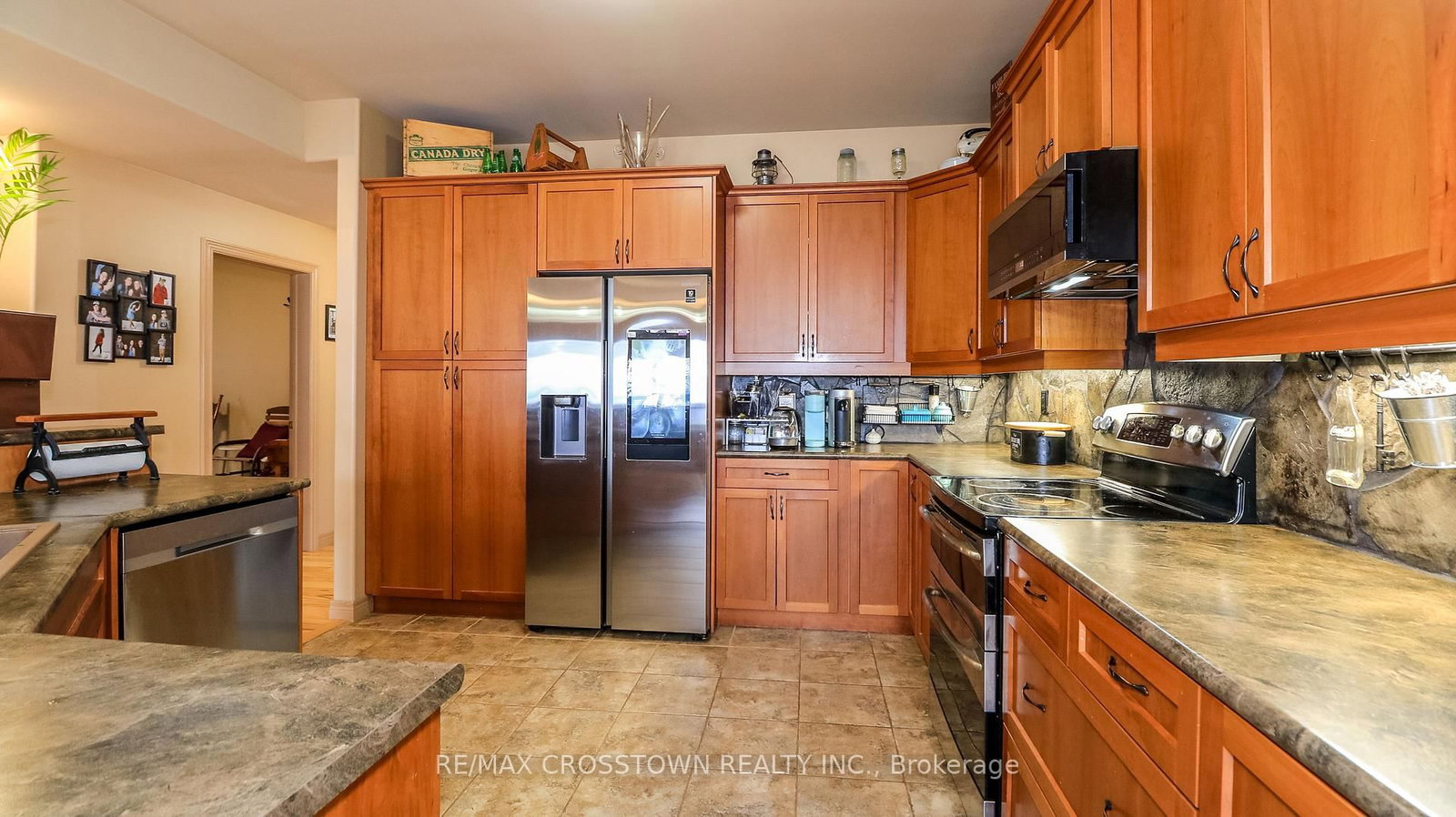 Detached House for sale at 2325 Crystal Beach Road, Innisfil, Ontario, L9S 3W8 - Alcona - MLS: N12831216