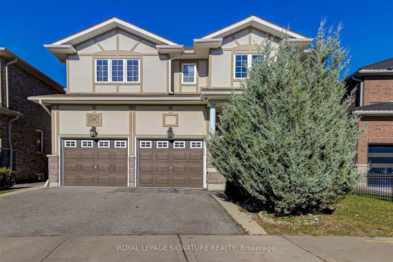 38 Orville Hand Crt, Bradford West Gwillimbury, L9S 1A9 | Image 2