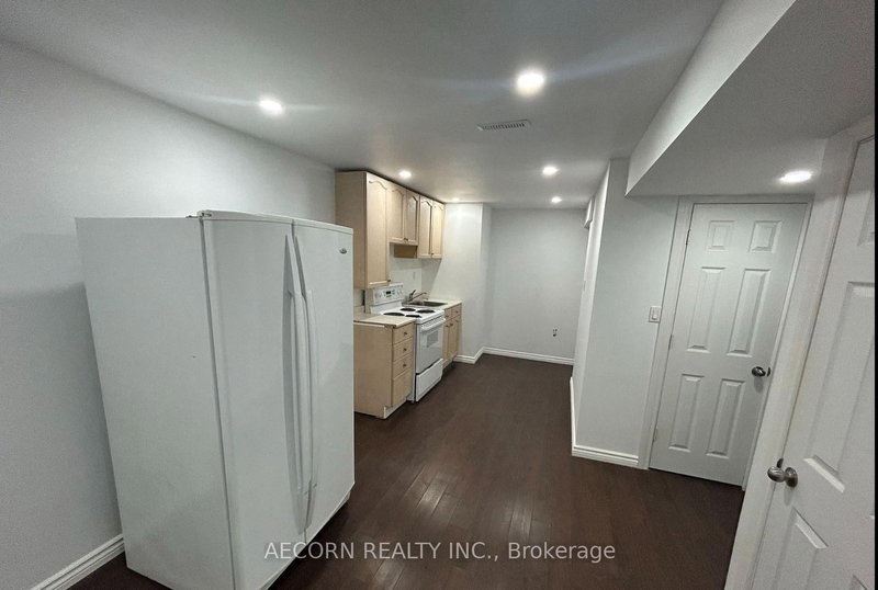 Lower - 411 Sandford St, Newmarket, L3Y 4S5 | Image 2