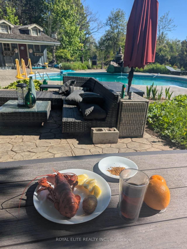 1583 Innisfil Beach Road N