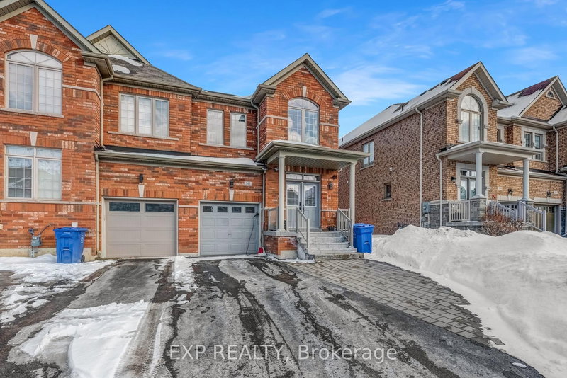 565 Foxcroft Blvd, Newmarket, L3X 3L6 | Image 2