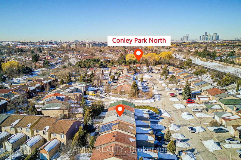 83 McClintock Cres, Vaughan, L4J 2S8 | Image 2