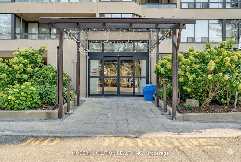 426 - 32 Clarissa Dr, Richmond Hill, L4C 9R7 | Image 3