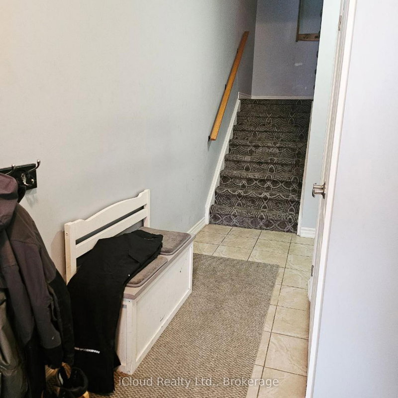 37 Milson Cres, Essa, L0M 1B4 | Image 2