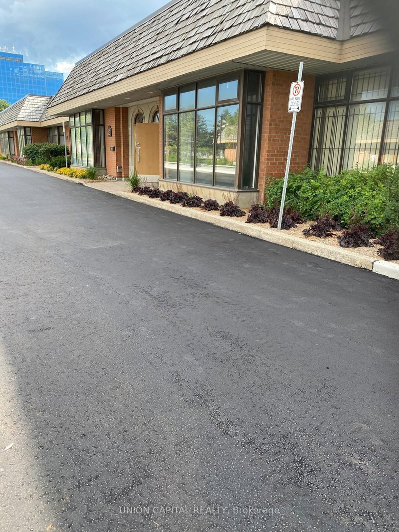 34 - 20 Wertheim Crt, Richmond Hill, L4B 3A8 | Image 2