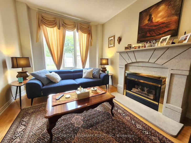 25 Lord  Nelson Crt, Richmond Hill, L4S 1Y2 | Image 2