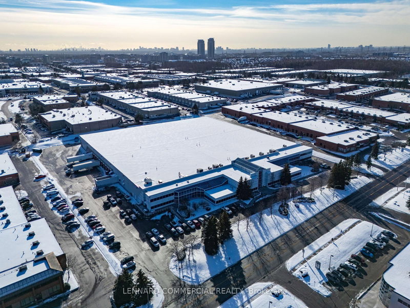 Unit A - 33 West Beaver Creek Rd, Richmond Hill, L4B 1K4 | Image 2