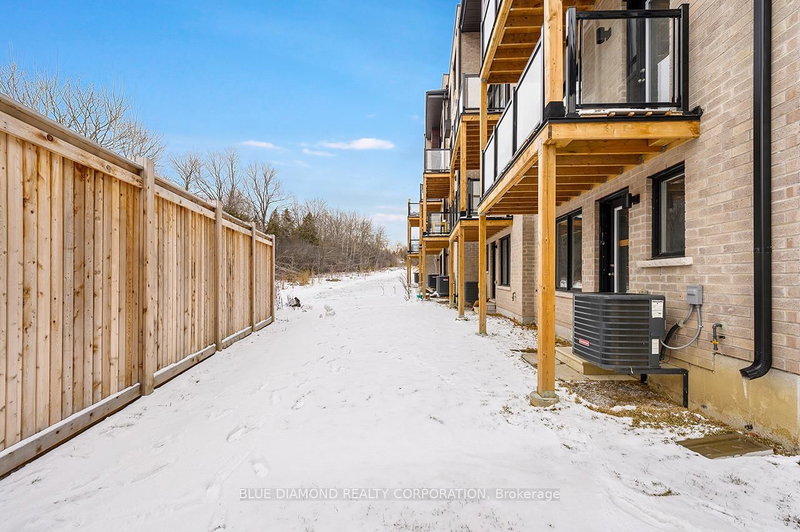 102 Credit Lane, Richmond Hill, L4E 1G9 | Image 3