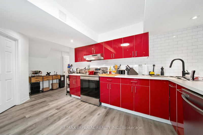 Lower - 9 Caramel Cres, Richmond Hill, L4S 2P9 | Image 2