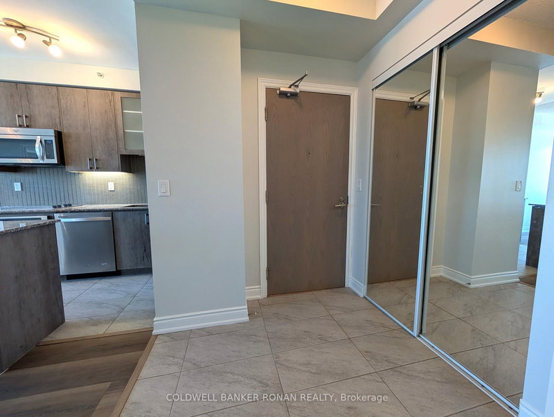 301B - 9090 Yonge St, Richmond Hill, L4C 0Z1 | Image 2
