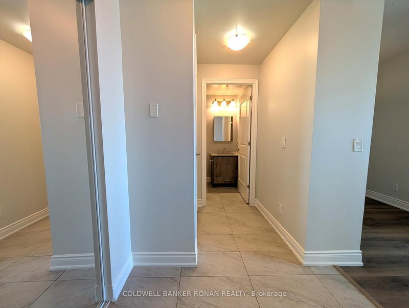 301B - 9090 Yonge St, Richmond Hill, L4C 0Z1 | Image 3