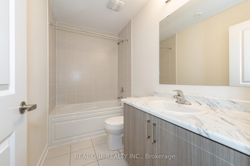 28 Credit Lane, Richmond Hill, L4E 1G9 | Image 2