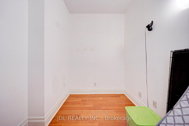 214 - 111 Upper Duke Crescent