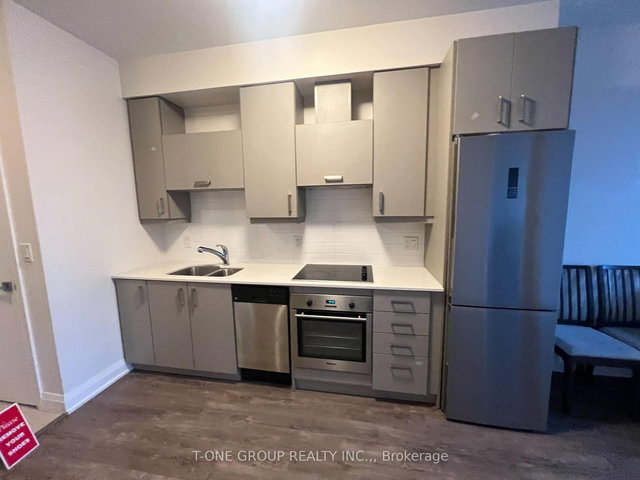 723 - 28 Uptown Drive