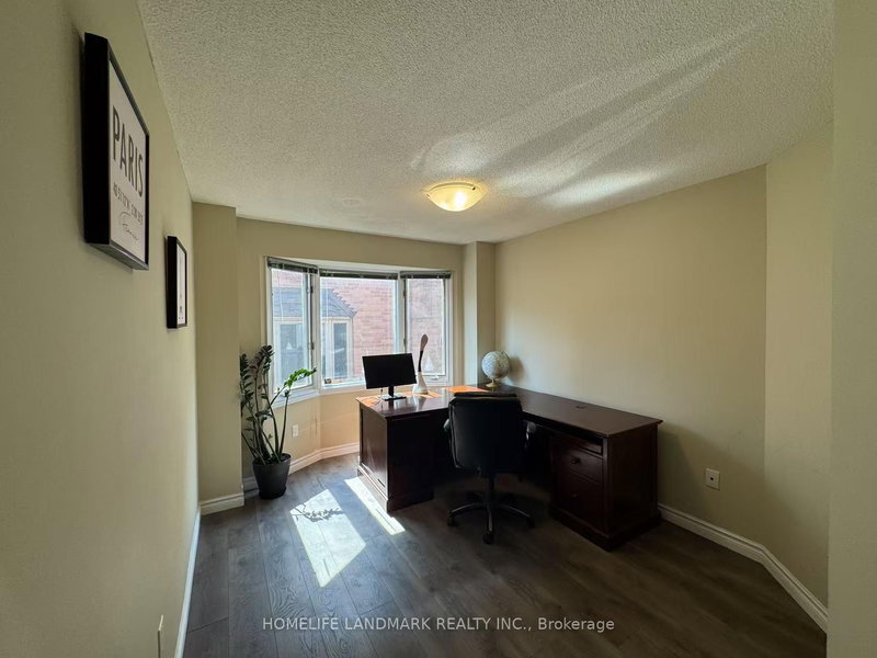 492 Traviss Dr, Newmarket, L3Y 7K5 | Image 3