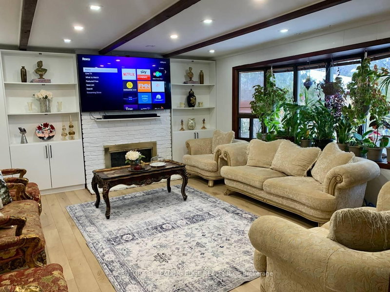 91 Lucas St, Richmond Hill, L4C 4P4 | Image 3