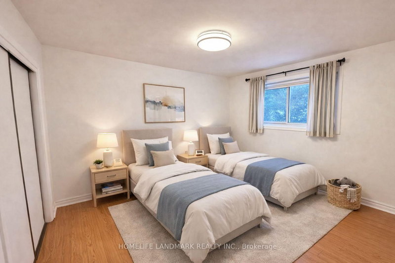 22 Knowles Cres, Aurora, L4G 1Z7 | Image 3