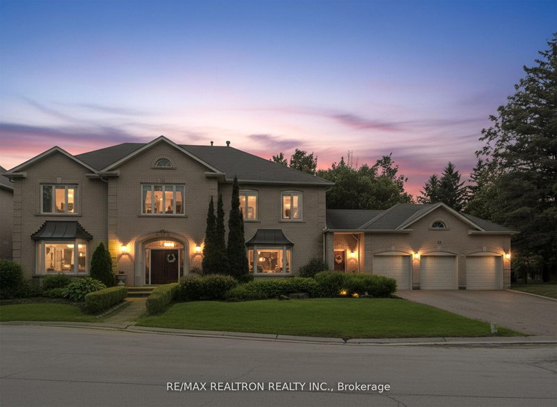 12 Moodie Dr, Richmond Hill, L4C 8C9 | Image 2